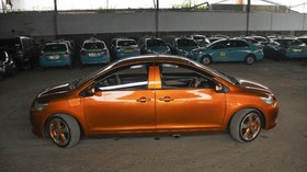 FOTO: Melihat Mobil Bermuka 2