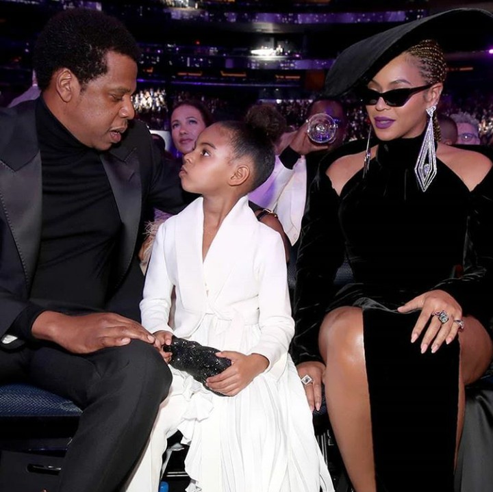 <p>Bersama kedua orang tuanya di acara Grammy Awards. (Foto: Instagram @lebanontimes)</p>