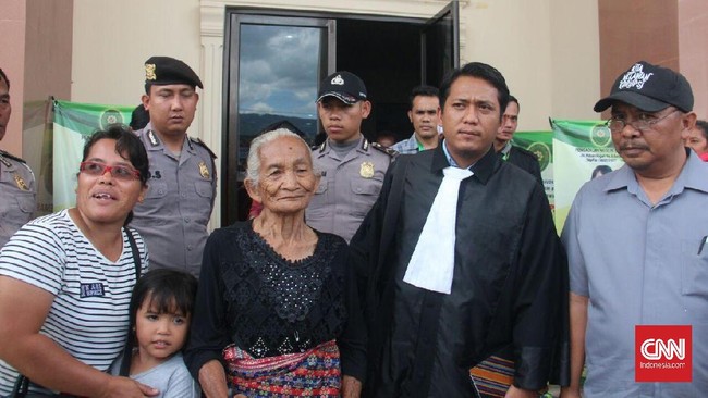 Saulina, nenek berusia 92 tahun, divonis penjara karena telah menebang pohon di tanah wakaf Dusun Panamean, Desa Sappuara, Uluan, Kabupaten Toba Samosir, Sumut.