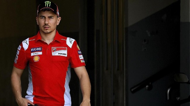 Carlo Pernat menilai Jorge Lorenzo bakal sulit mencari tim bila hubungannya dengan Ducati berakhir musim ini.