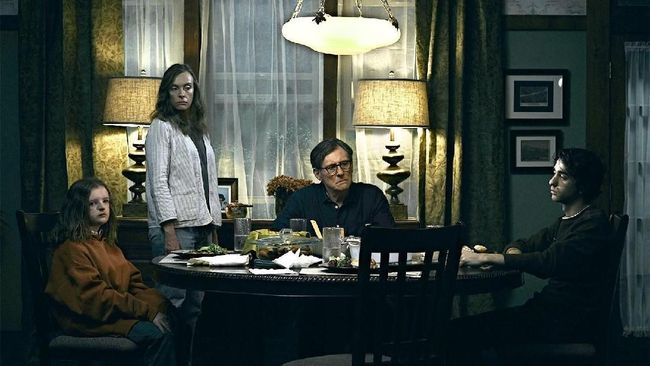 Bagi pencinta film bergenre horor-thriller, berikut 5 rekomendasi film horor terbaik dan seram yang dijamin membuat Anda tak bisa tidur.
