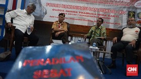 Berseragam Pramuka, OC Kaligis Luncurkan Tiga Buku di Penjara