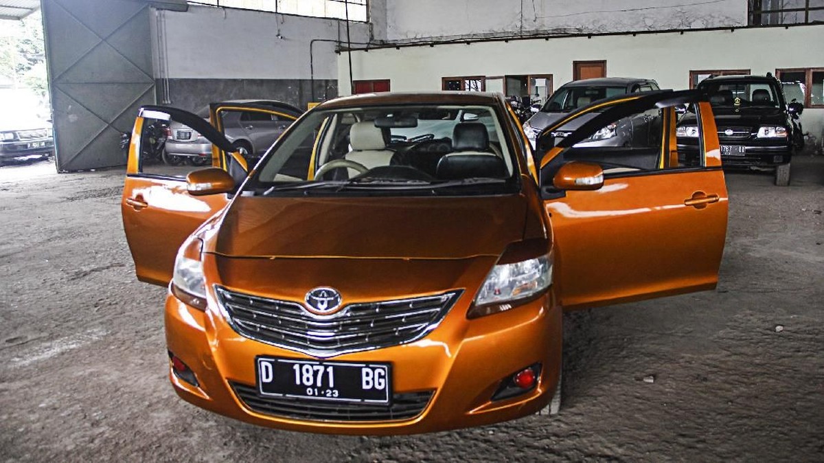FOTO: Melihat Mobil Bermuka 2