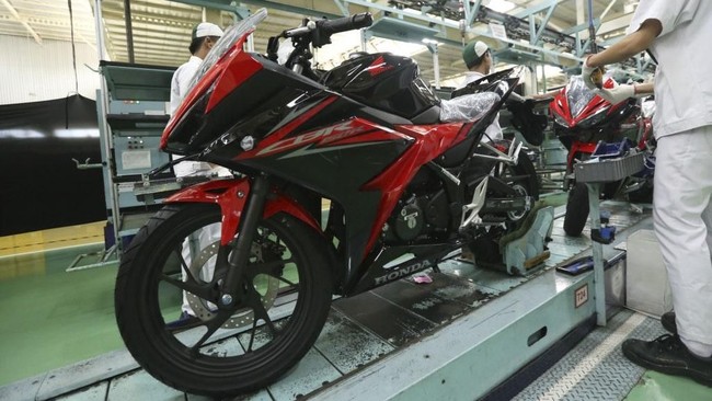 Gosipnya Astra Honda Motor akan meluncurkan CBR150R yang sudah menggunakan suspensi depan upside down.