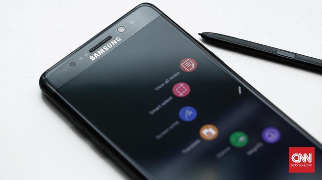 Samsung dikabarkan menunda produksi Galaxy Note 9 demi mempertipis layar OLED.
