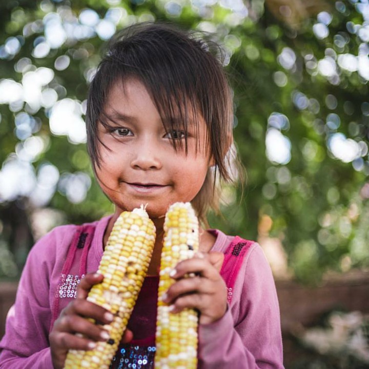 <p>Ini gayaku sambil pegang jagung. Kece juga kan, Bun? (Foto: Instagram/renan_ozturk)</p>