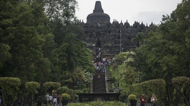Setelah Danau Toba dan Labuan Bajo, giliran kemegahan dan keeksotisan Candi Borobudur yang ditampilkan di Car Free Day (CFD) Jakarta.