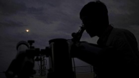 Peneliti Sebut Bumi Kini Punya Dua Bulan