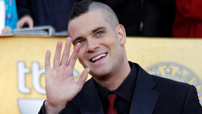 Mark Stalling ditemukan meninggal pada Selasa (30/1). Semasa hidupnya, ia dikenal membintangi serial Glee dan membangun label rekaman Pipe Dreams Records.