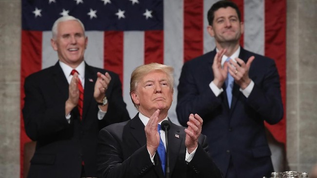 Presiden AS Donald Trump menolak pengungkapan memo Partai Demokrat yang menampik tudingan Partai Republik terhadap FBI.