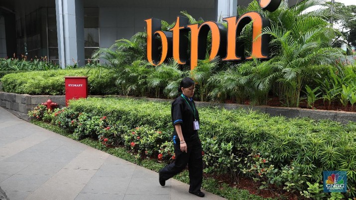 Aktifitas suasana pegawai Bank BTPN di kantor pusat Menara BTPN, Jakarta, Rabu (31/1/2018). PT Bank Tabungan Pensiun Tbk (BTPN) dan PT Bank Sumitomo Mitsui Indonesia (SMBCI) akan segera merger. Dampak dari merger ini tidak akan merubah komposisi pemegang saham.