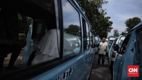 DKI Cari Cara Tingkatkan Pendapatan Sopir Angkot Tanah Abang