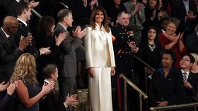 Dobrak Tradisi, Melania Naik Mobil Terpisah Saat Pidato Trump