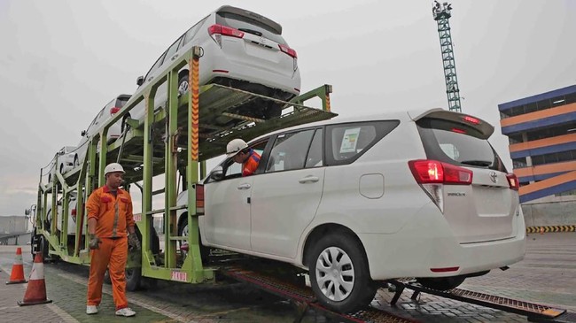 Produsen mobil merasa cemas aksi teror bom di Surabaya berpotensi mengganggu kegiatan pengiriman mobil.