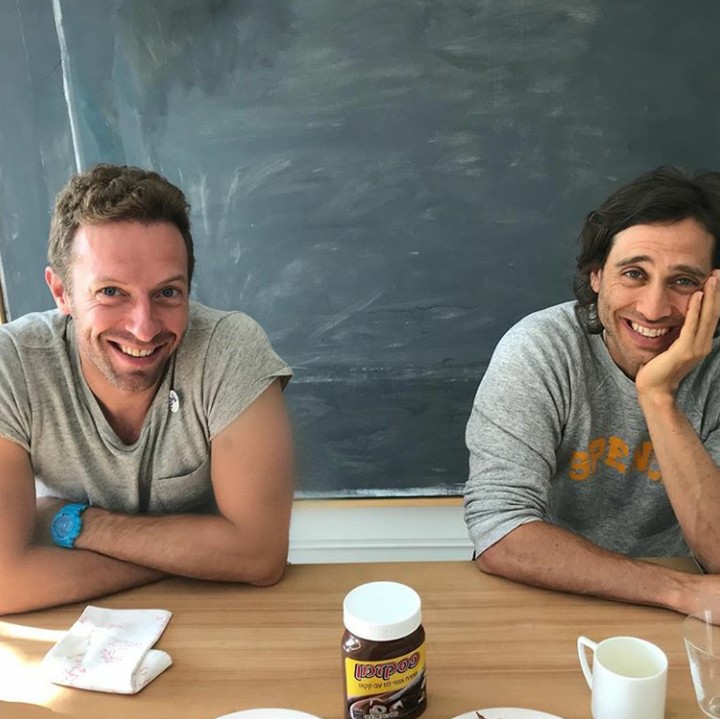 <p>Gwyneth terkadang meminta mantan suami, Chris Martin, untuk kumpul keluarga. Kali ini Chris dengan Brad Falchuk, calon suami Gwyneth. (Foto: Instagram @gwynethpaltrow)</p>