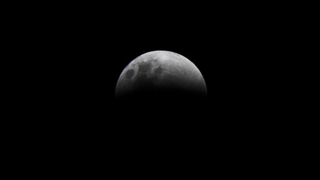 Venus dan Merkurius akan tampak jelas di langit Indonesia yang dihiasi bulan sabit pekan ini.