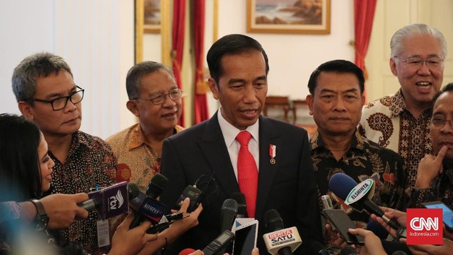 Presiden Joko Widodo mengaku sudah mengetahui bahwa produk impor yang masuk kategori larangan dan pembatasan (lartas) selama ini hanya menjadi mainan spekulan.