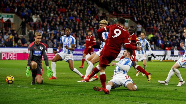 Liverpool tampil apik saat melawat ke markas Huddersfield di Stadion John Smith's, Selasa (30/1) waktu setempat. The Reds menang telak tiga gol tanpa balas.