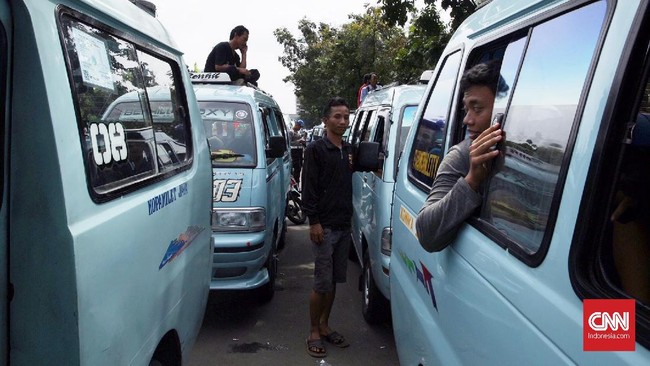 Perwakilan pengemudi Angkot, Abdul Rosyid menyebut, telah menyampaikan keluh kesah dan permintaan kepada Sandiaga Uno soal penataan kawasan Tanah Abang.