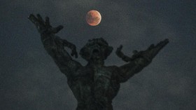 Malam Ini Super Snow Moon Hiasi Cakrawala