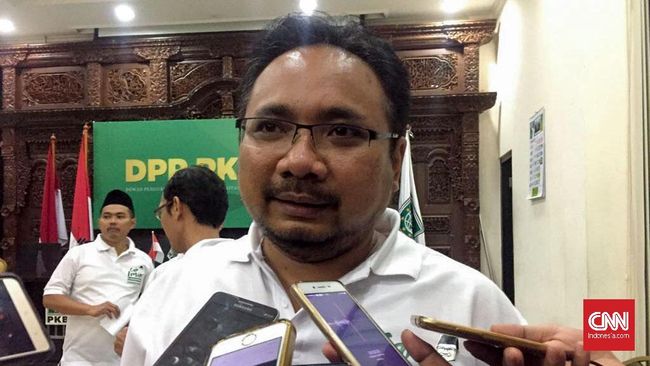Ketua Gerakan Pemuda Ansor Yaqut Cholil Qoumas menyatakan pihaknya tidak setuju jika Khalid Basalamah mengisi ceramah di Masjid KH Hasyim Asy'ari, Jakarta