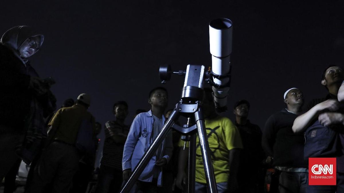 FOTO: Rona Merah Super Blue Blood Moon di Jakarta