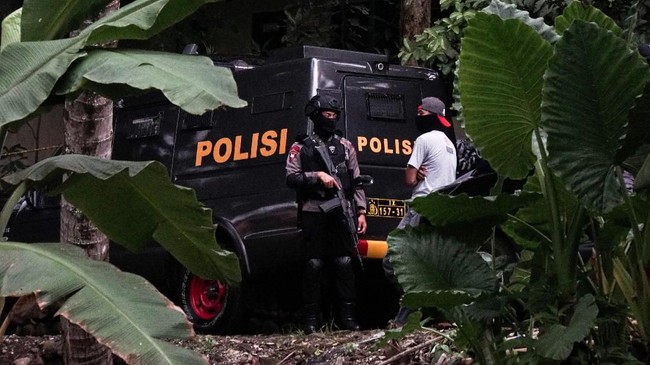 Berdasarkan keterangan dalam pemeriksaan, Kapolda Sumsel Irjen Zulkarnain menyatakan para terduga teroris itu hendak melakukan aksi teror ke Mako Brimob juga.