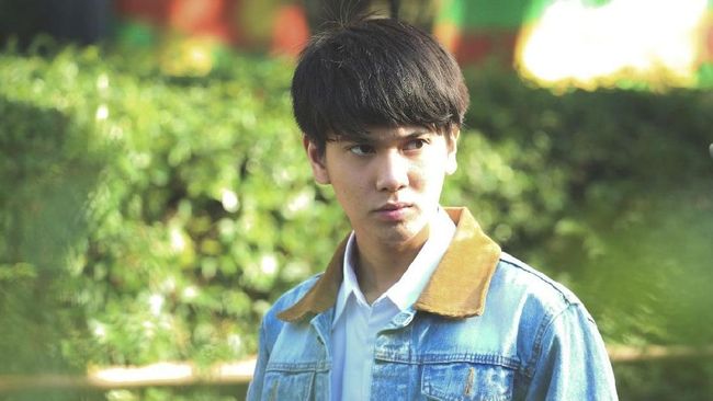 Pemeran utama dalam film sensasional 'Dilan 1990' Iqbaal Ramadhan mengungkapkan keinginannya agar film tersebut dibuat menurut versi Korea.