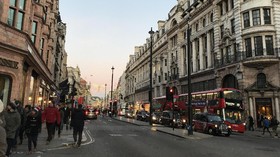 Warga Tak Patuh Diam di Rumah, London Pertimbangkan Lockdown