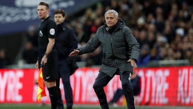 Jose Mourinho mengakui dirinya kerap dikejar para pemburu foto alias paparazzi, namun tidak ada kehidupan pribadinya yang terkuak ke publik.