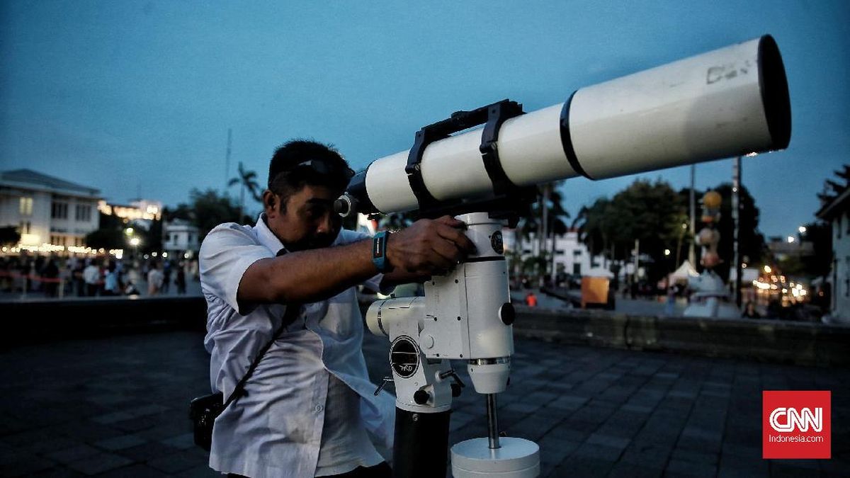 FOTO: Rona Merah Super Blue Blood Moon di Jakarta