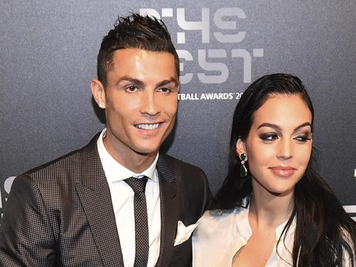 Harga Cincin Tunangan Ronaldo: Bisa Bikin 162 Sound Horeg
