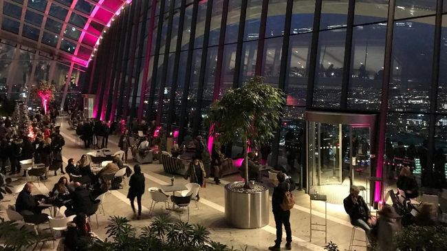 Mesin jual otomatis (vending machines) di London tak hanya menyediakan minuman ringan, tapi juga cerita pendek berdasarkan kebutuhan pembaca.