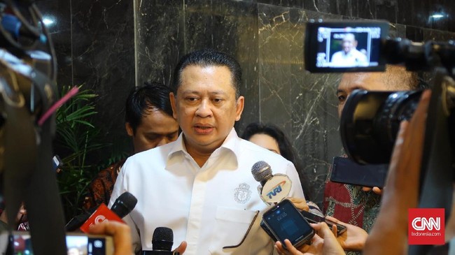 Ketua DPR Bambang Soesatyo meminta polisi mengusut kasus penyerangan terhadap pengasuh Pondok Pesantren Karangasem, Lamongan, Jawa Timur