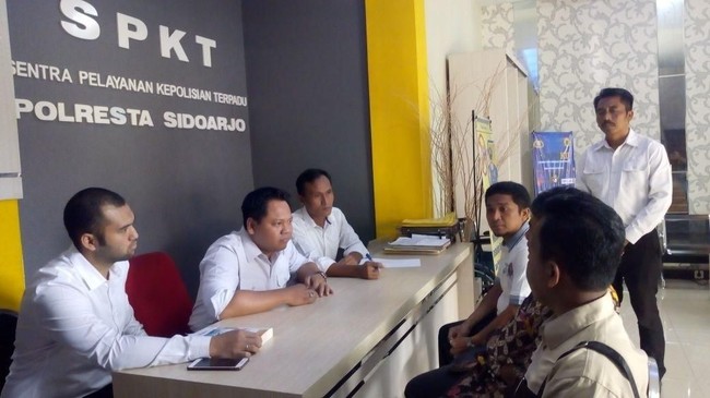 Keluarga Supariyah berencana melaporkan RS Siti Khodijah ke polisi karena menuding video protes keluarga pada rumah sakit yang tersebar di media sosial hoax.