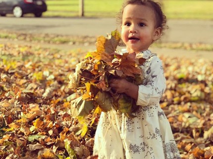 Foto-foto Menggemaskan Baby Luna, Putri John Legend