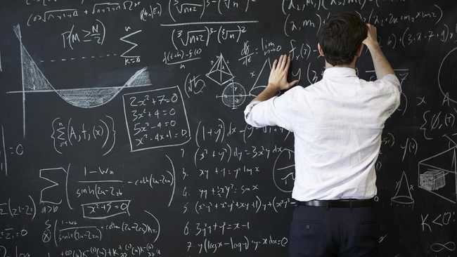Jumlah guru di sekolah negeri saat ini sebanyak 2.114.765 orang, terdiri dari guru PNS 1.378.940 orang dan guru non-PNS berjumlah 735.825 orang.