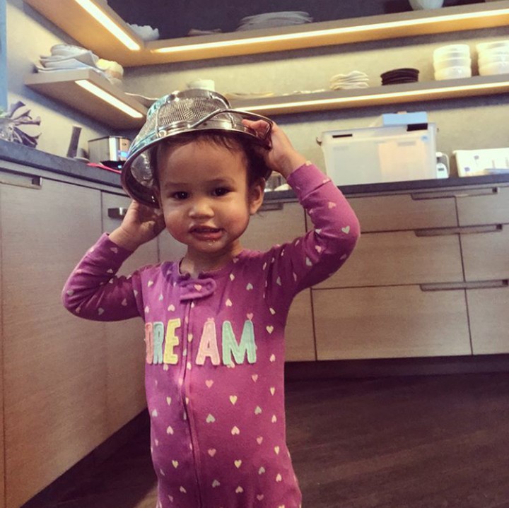 <p>Duh, gemasnya Luna! (Foto: Instagram @chrissyteigen)</p>
