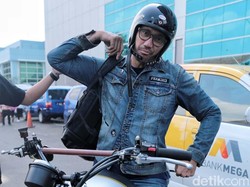 Kocak! Tingkah Tora Sudiro saat Kesemsem Motoran