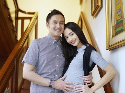 Ekspresi Super Happy Ririn Dwi Ariyanti di Kehamilan Ketiganya