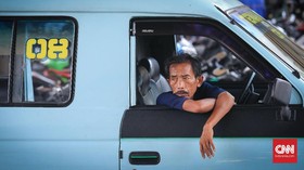 Sopir Angkot di Ambon Mogok Gara-gara BBM Premium Langka