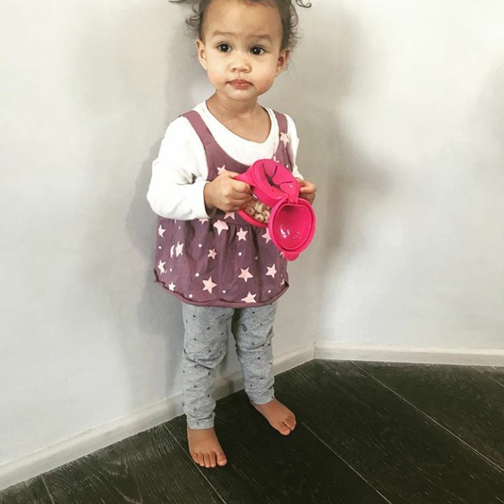 <p>Kalau seperti ini lebih mirip ayah atau bundanya? (Foto: Instagram @chrissyteigen)</p>