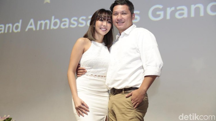 Sibuk urus anak dan kerjaan, Gisel masih suka romantis-romantisan sama suami nggak ya?