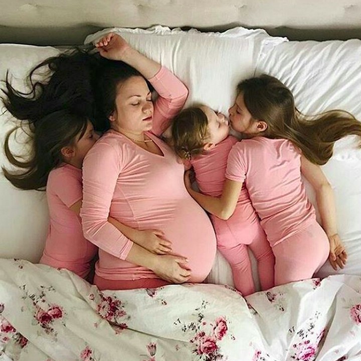 <p>Untungnya tiga kakak adik ini tidur pulas ya. (Foto: Instagram/ @mayyabor)</p>