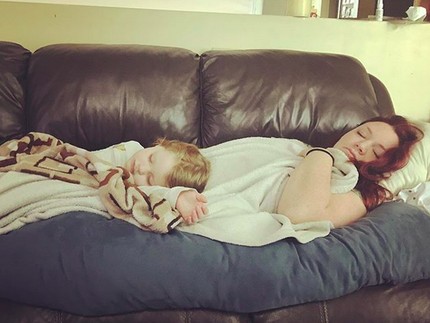 Niatnya Temani Anak Tidur, Eh Bunda Jadi Ikutan Terlelap