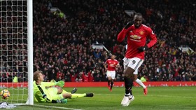 Manchester United Kalahkan Huddersfield Town 2-0
