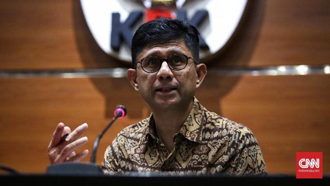 Perdana TPPU Korporasi, KPK Sidik Perusahaan Bupati Kebumen KPK menyidik TPPU terhadap PT Tradha, perusahaan milik bupati Kebumen Muhamad Yahya Fuad. Penyidikan ini merupakan yang perdana terhadap perusahaan swasta.
