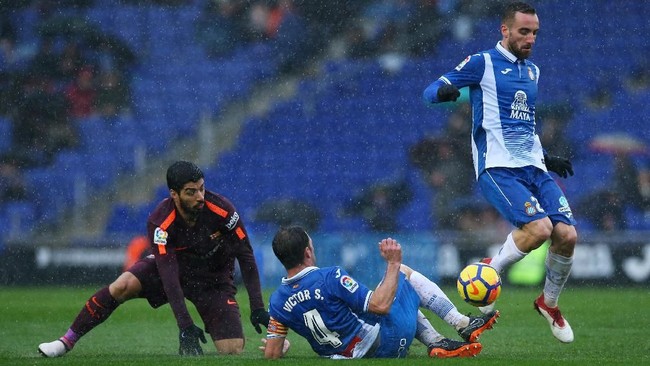 Espanyol berhasil menahan imbang Barcelona dengan skor 1-1. Gol penyelamat Barcelona baru lahir saat pertandingan tersisa tujuh menit.
