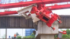 VIDEO: Polisi Selidiki Crane Ambruk di Jatinegara