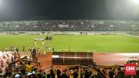 Kerusuhan Pendukung Tuan Rumah Nodai Laga Arema vs Persib